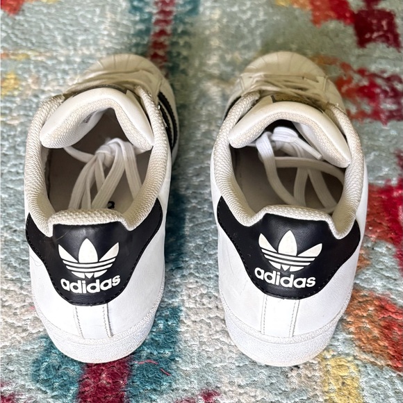 Adidas Superstar women’s size 8 - Picture 3 of 9